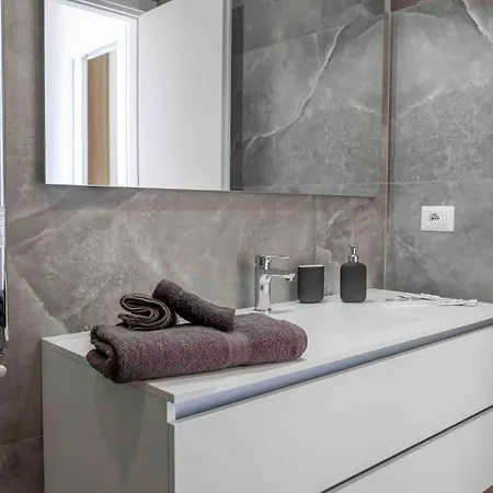 Duomo 10 Min- Attico Con Doppio Terrazzo Appartement
